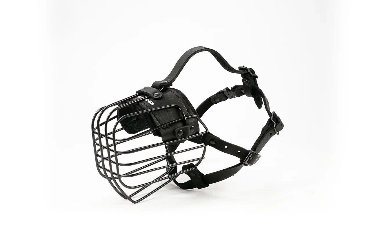 Metal wire muzzle detail